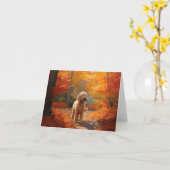 Goldendoodle in Herfstbladeren Herfst Inspire Kaart (Gele Bloem)