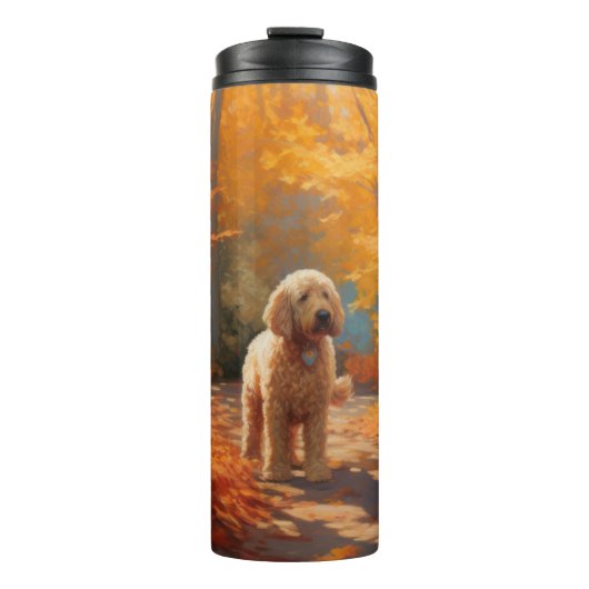 Goldendoodle in Herfstbladeren Herfst Inspire Thermosbeker (Voorkant)