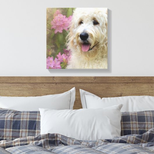 Goldendoodle in Hortensia Canvas Afdruk (Insitu (Slaapkamer))