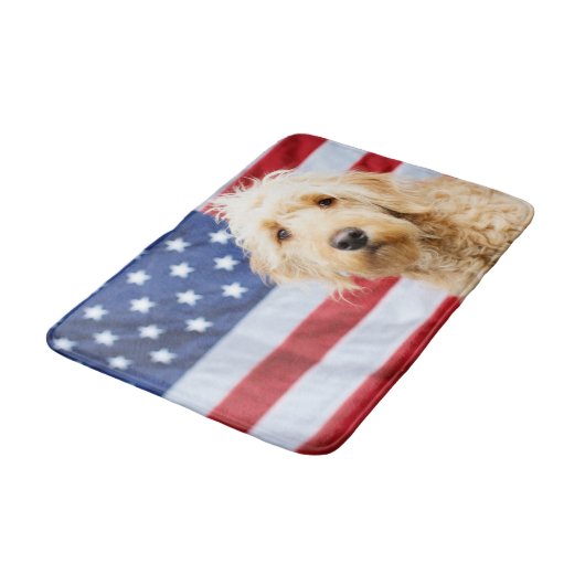 Goldendoodle met Amerikaanse vlag Badmat (Gekanteld)