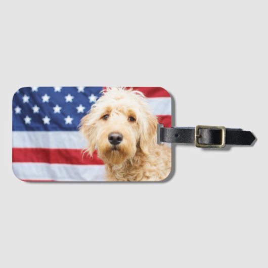 Goldendoodle met Amerikaanse vlag Bagagelabel (Voorkant (horizontaal))