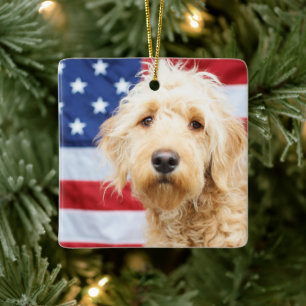 Goldendoodle met Amerikaanse vlag Keramisch Ornament