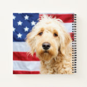 Goldendoodle met Amerikaanse vlag Notitieboek (Achterkant)
