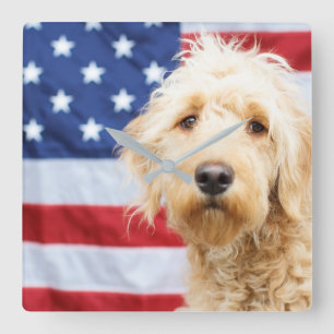 Goldendoodle met Amerikaanse vlag Vierkante Klok