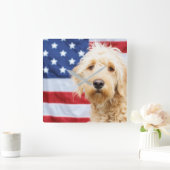 Goldendoodle met Amerikaanse vlag Vierkante Klok (Huis)