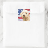 Goldendoodle met Amerikaanse vlag Vierkante Sticker (Tas)