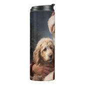 Goldendoodle Met Sinterklaas Feestelijke Kerstmis Thermosbeker (Gedraaid links)