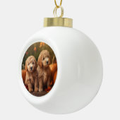 Goldendoodle Puppy Herfst Delight Pompoen Keramische Bal Ornament (Rechts)