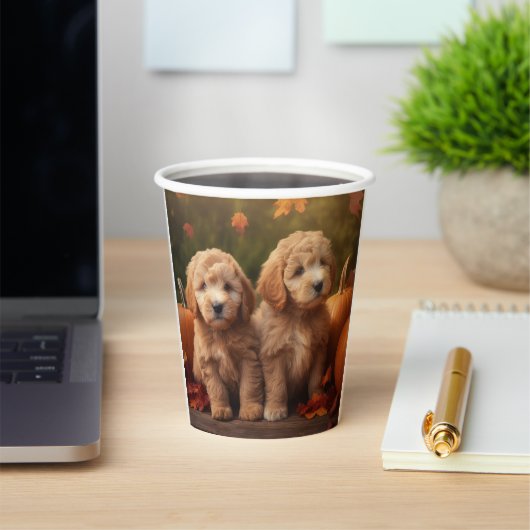 Goldendoodle Puppy Herfst Delight Pompoen Papieren Bekers (Insitu)