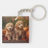 Goldendoodle Puppy Herfst Delight Pompoen Sleutelhanger (Achterkant)