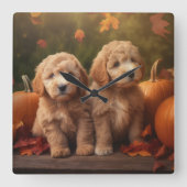 Goldendoodle Puppy Herfst Delight Pompoen Vierkante Klok (Voorkant)