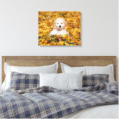 Goldendoodle Puppy In Fall Leaves Canvas Afdruk (Insitu (Slaapkamer))