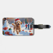 Goldendoodle Rent in Sneeuw met Kerstmuts Bagagelabel (Achterkant horizontaal)
