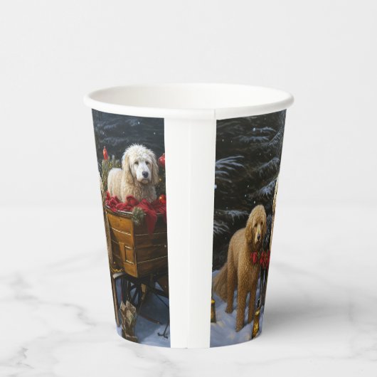 Goldendoodle Snowy Sleigh Kerst Decor Papieren Bekers (Rechts)