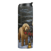 Goldendoodle Snowy Sleigh Kerst Decor Thermosbeker (Gedraaid links)