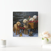 Goldendoodle Snowy Sleigh Kerst Decor Vierkante Klok (Huis)