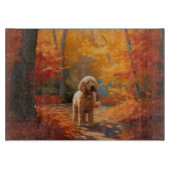 Goldendoodle tussen herfstbladeren inspireert snijplank (Voorkant)