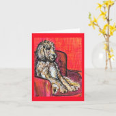 Goldendoodle-Wachten op het Feest Kaart (Gele Bloem)