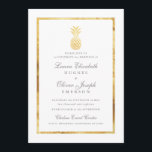 GoldenTropische anananas Gold Wedding Invitations Kaart<br><div class="desc">Tropische anananas Gold Wedding-uitnodigingen met een gouden anananasfront en een centrum met een opvallend patroon van ananassen op de achterkant met accentbalk voor de trouwwebsite url.</div>