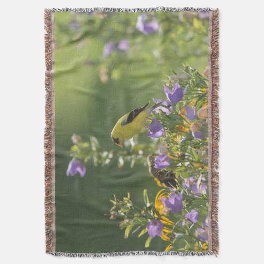 Goldfinch op een Harebell Flower Deken (Voorkant Verticaal)