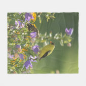 Goldfinch op een Harebell Flower Fleece Deken (Voorkant (Horizontaal))