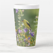 Goldfinch op een Harebell Flower Latte Mok (Voorkant)