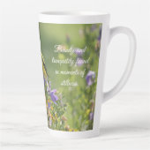 Goldfinch op een Harebell Flower Latte Mok (Rechts)