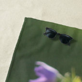 Goldfinch op een Harebell Flower Strandlaken (In situ)