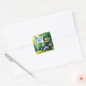 Golf 80e verjaardag met golfkar op groen vierkante sticker (Envelop)