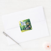 Golf 80e verjaardag met golfkar op groen vierkante sticker (Envelop)
