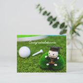 Golf afstuderen met golfbal en t-shirt op groen briefkaart (Staand voorkant)