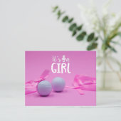 Golf baby girl op roze achtergrond kaart (Staand voorkant)