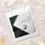 Golf Bachelor Party - Golfreis Classic Stijlvol Bedankzakje<br><div class="desc">De stemming is zowel verfijnd als feestelijk, waardoor de ideale sfeer ontstaat voor een vrijgezellenfeest vol met gelach, kameraadschap en plezier in golfthema. Of je nu feestgunsten uitdeelt op het parcours of op het after-party, deze favoriete tassen voegen een vleugje elegantie toe aan elk gebaar van dankbaarheid. Deze Golf Bachelor...</div>