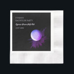 Golf Bachelor Party - Golfreis Klassieke golfer Servet<br><div class="desc">Verhoog uw vrijgezellenfeest met golfthema met deze aangepaste servetten, met een strakke zwarte achtergrond en een realistische golfbal met een dynamische verfsplash. Perfect voor elke golfliefhebber, deze servetten kunnen ook worden aangepast voor verjaardagen en andere feesten. Voeg een persoonlijk tintje toe aan uw evenement met deze stijlvolle en veelzijdige servetten,...</div>