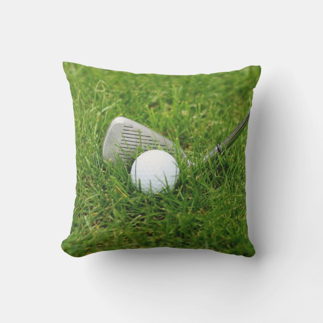 Golf Ball, Club, Iron en Green Grass Buitenkussen (Voorkant)
