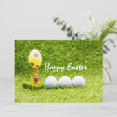 Golf ball Happy Pasen met oostereieren op groen Feestdagenkaart (Staand voorkant)
