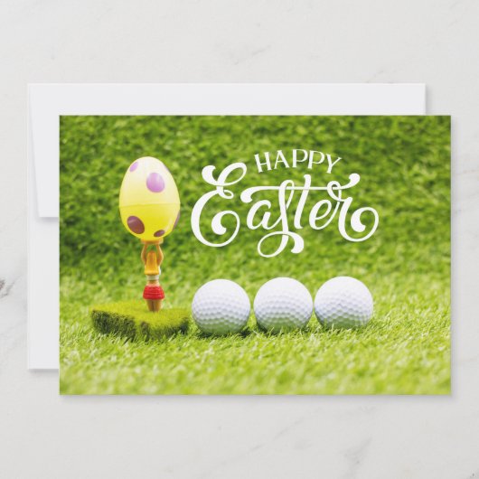 Golf ball Happy Pasen met oostereieren op groene H Feestdagenkaart (Voorkant)