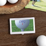 Golf Ball Monogram Golfer's Business Card Case Visitekaarthouder<br><div class="desc">Voeg gewoon uw initialen en golfbalnummer toe aan de eenzame golfbal op een golf t-shirt op dit metalen visitekaartjes hoesje. Geweldig voor golfers,  golfcoaches en vaders die van golfzaken houden</div>