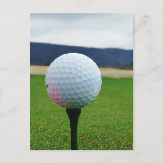 Golf Ball op een golfbaan in een berg Briefkaart (Voorkant)