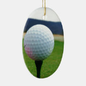 Golf Ball op een golfbaan in een berg Keramisch Ornament (Rechts)