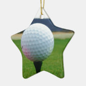 Golf Ball op een golfbaan in een berg Keramisch Ornament (Links)