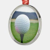 Golf Ball op een golfbaan in een berg Metalen Ornament (Links)