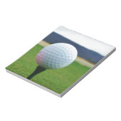 Golf Ball op een golfbaan in een berg Notitieblok (Linkerzijde)