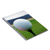 Golf Ball op een golfbaan in een berg Notitieboek (Rechterzijde)