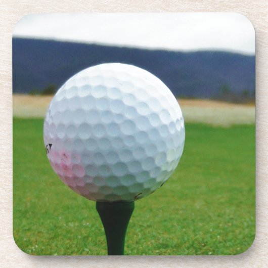 Golf Ball op een golfbaan in een berg Onderzetter (Voorkant)