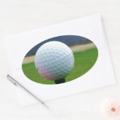 Golf Ball op een golfbaan in een berg Ovale Sticker (Envelop)
