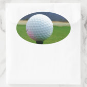 Golf Ball op een golfbaan in een berg Ovale Sticker (Tas)
