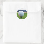 Golf Ball op een golfbaan in een berg Ronde Sticker (Tas)