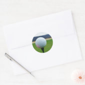 Golf Ball op een golfbaan in een berg Ronde Sticker (Envelop)