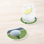 Golf Ball op een golfbaan in een berg Zandsteen Onderzetter (Zijkant)